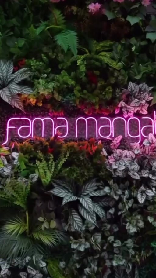 Fama Mangal çiçekli giriş duvarı